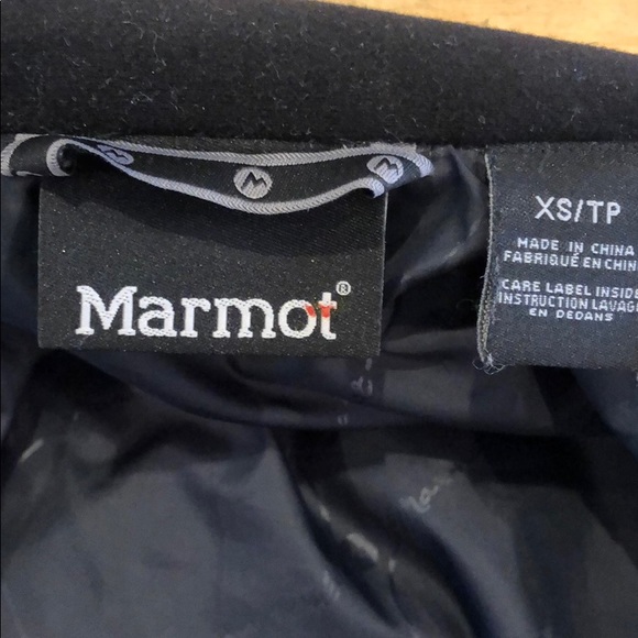 Marmot women’s gray fitted puffer vest - Picture 6 of 7